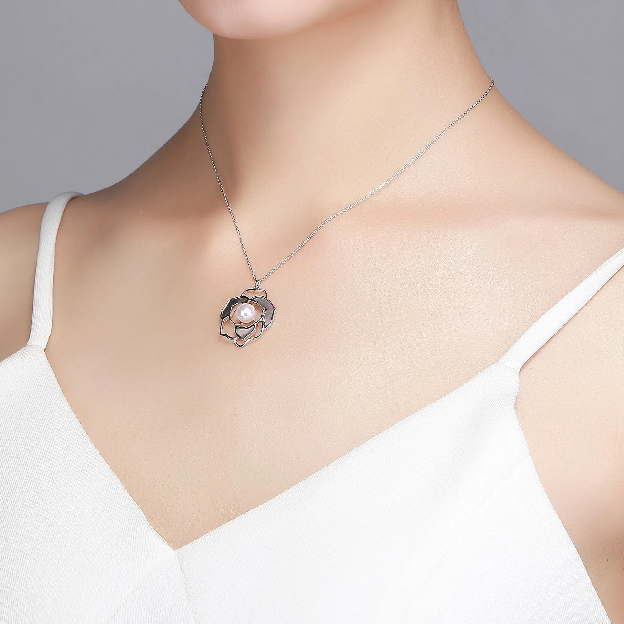 Blooming Flower Pearl Necklace