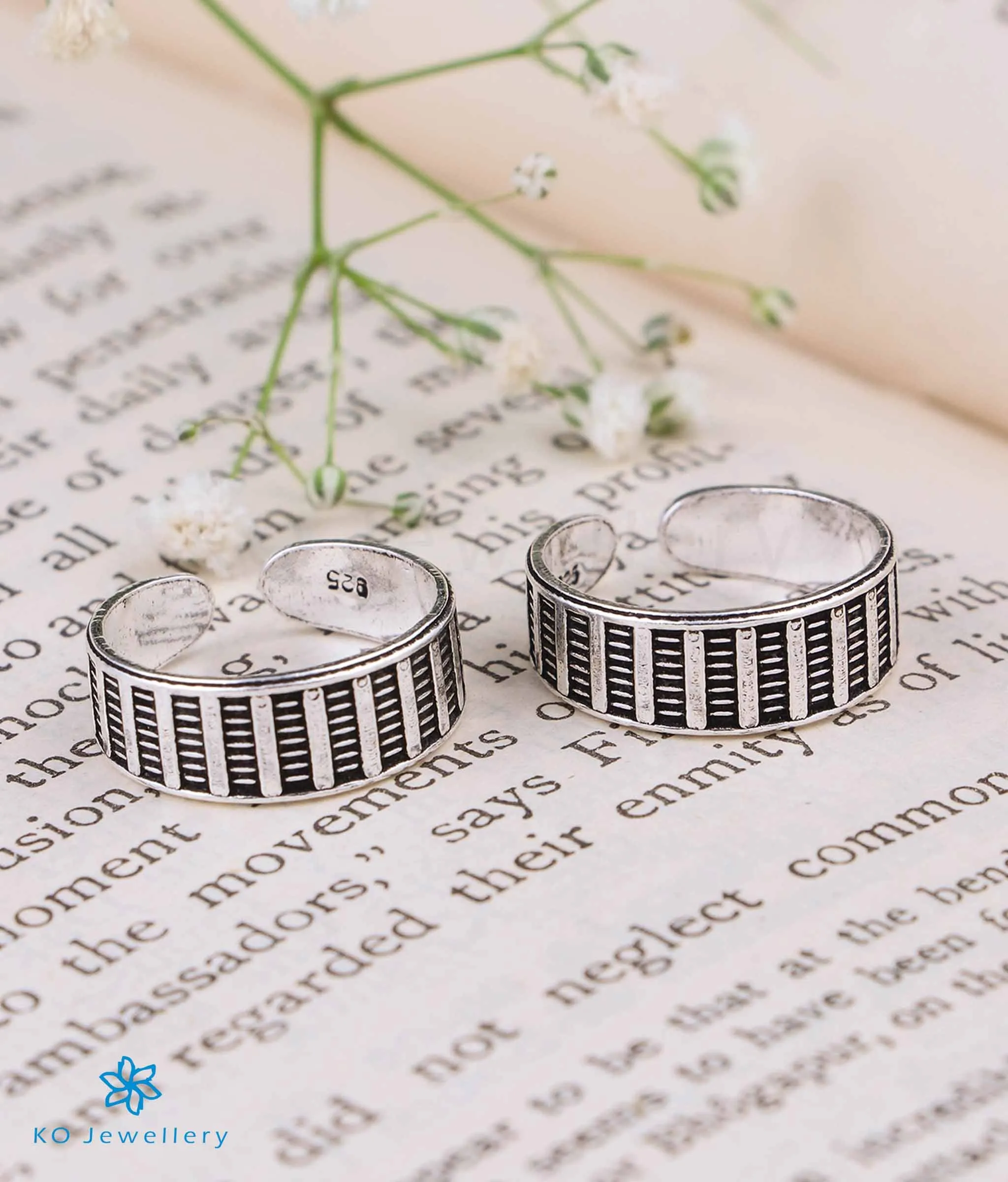 The Stripes Pure Silver Toe-Rings